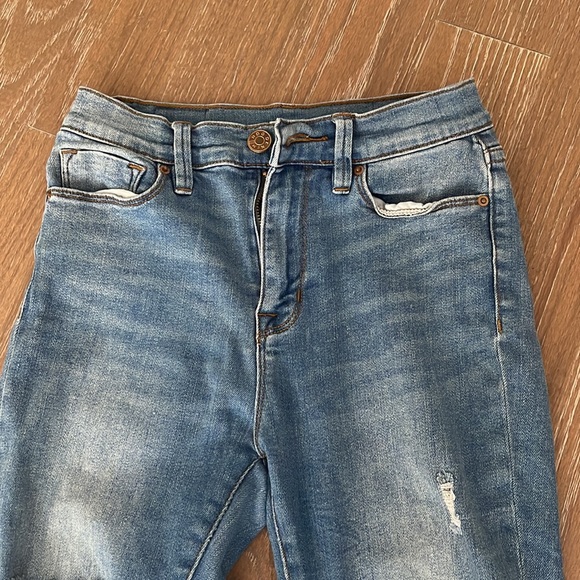 BDG Jeans with ripped knees. - Picture 2 of 5